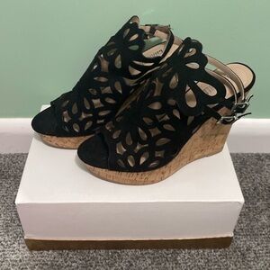 Cut Out Design Wedge Sandals